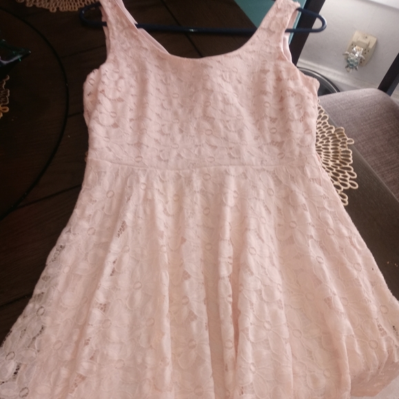 Beautiful Dress - Picture 4 of 9